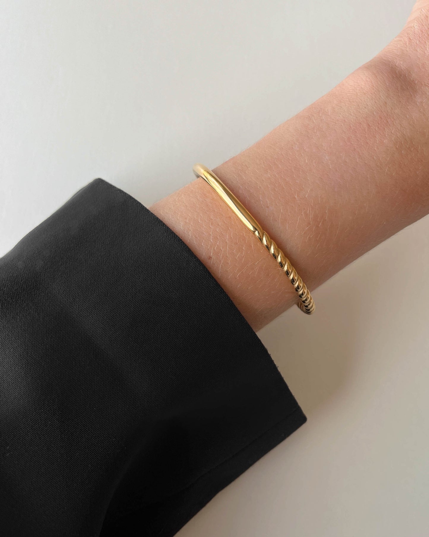 18K Gold Bangle