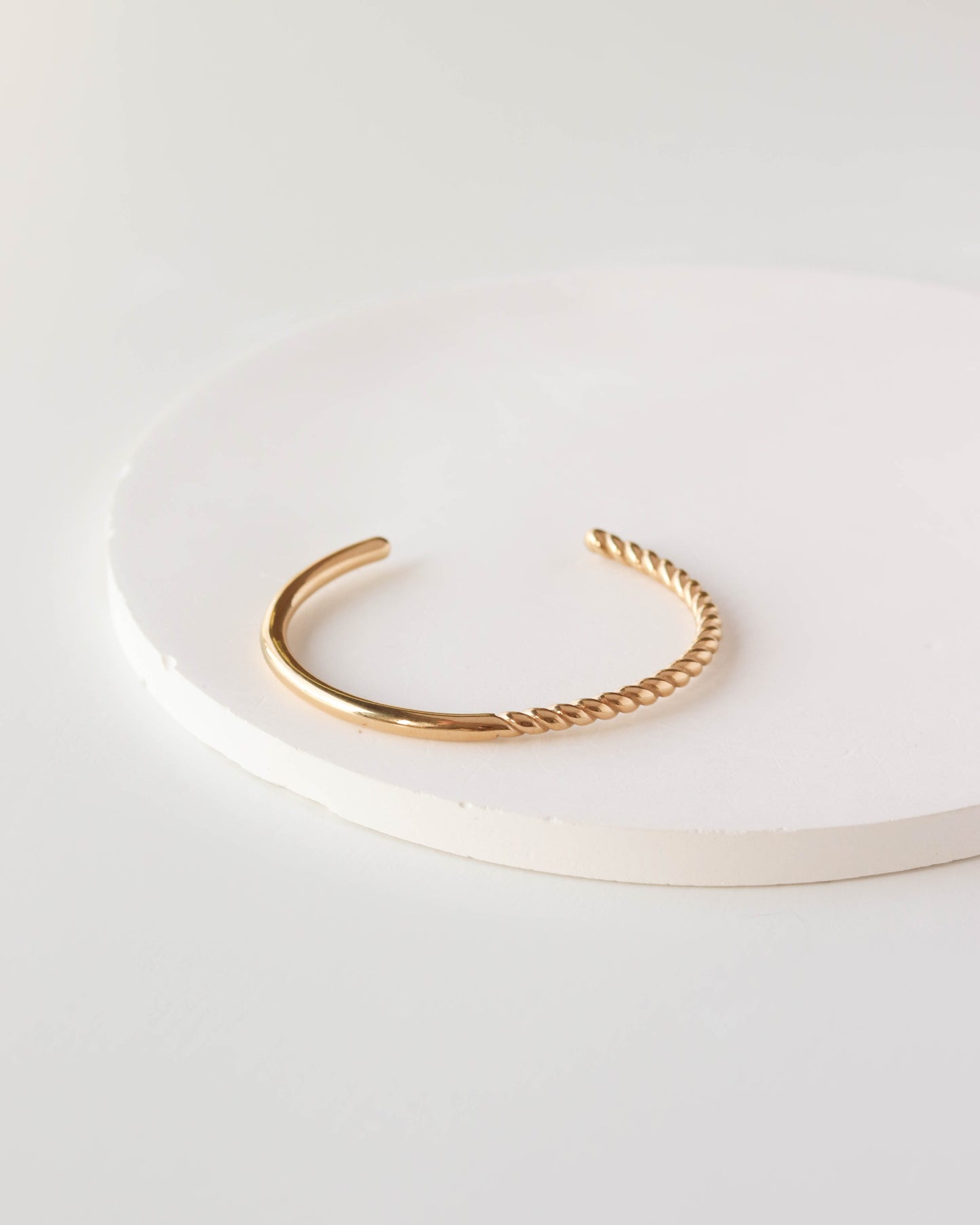 18K Gold Bangle