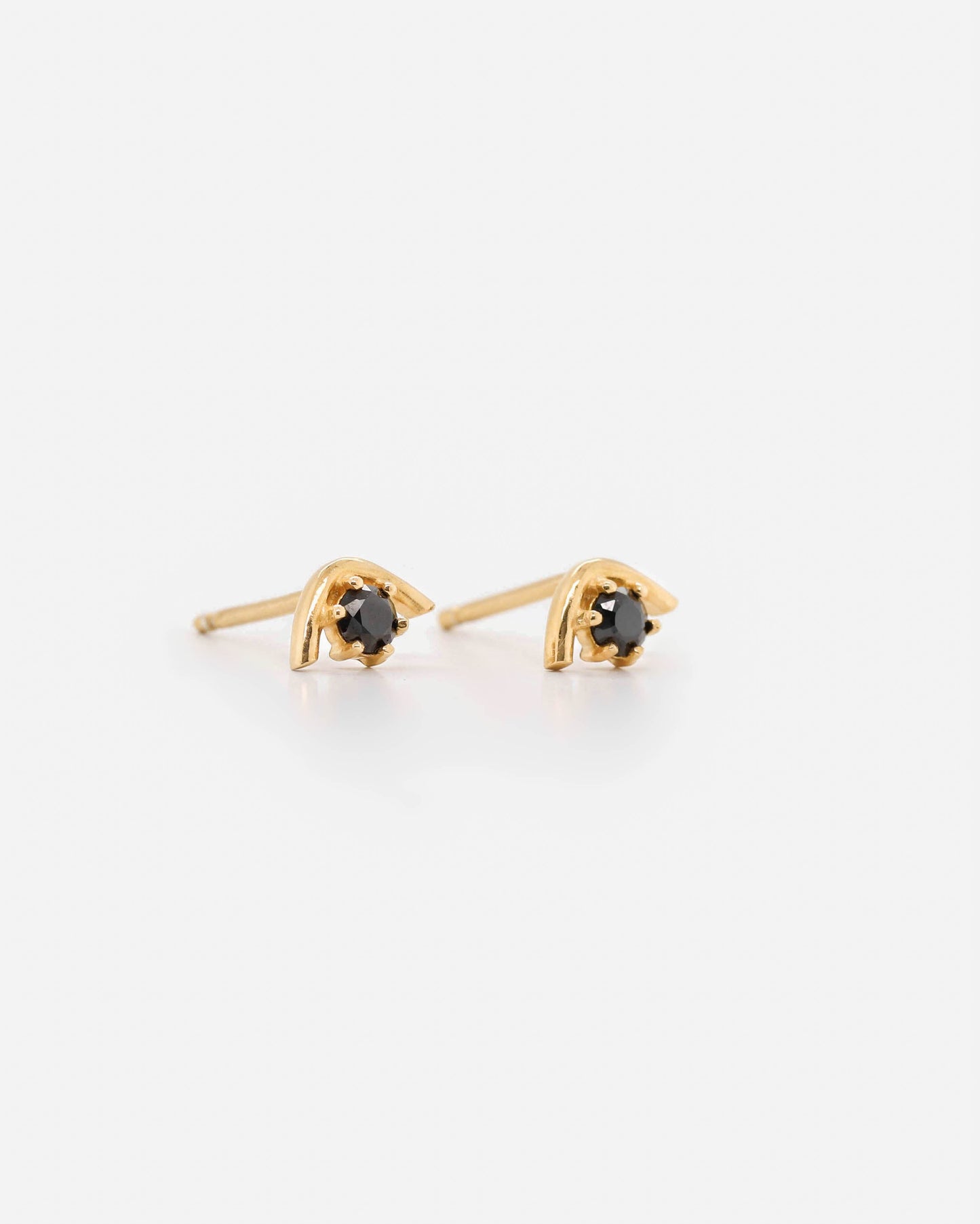 18K Vermeil V Studs